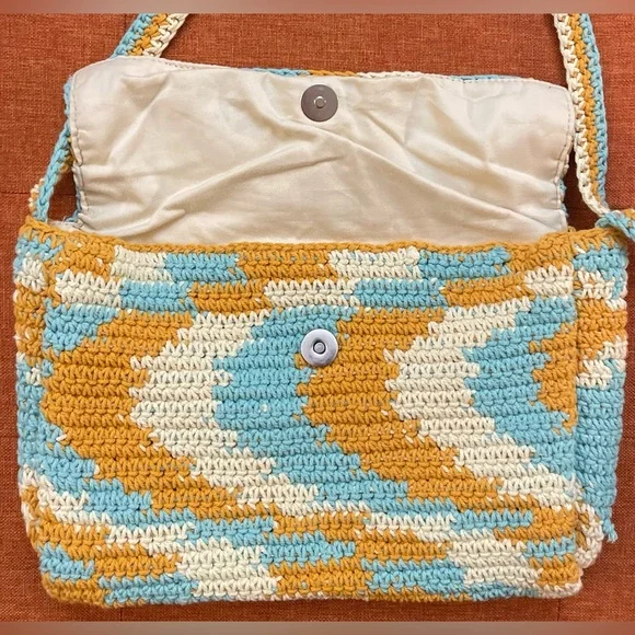Crocheted blue, orange and cream chevron pattern shoulder bag - Picture 5 of 6